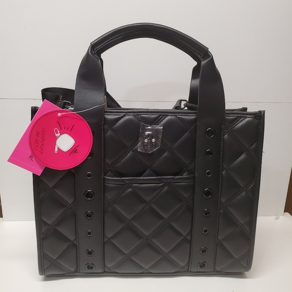 Betsey Johnson Handbags - Betsey Johnson Quilted black skull tote with removable pouch